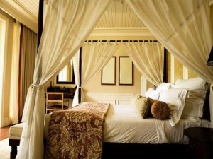 canopy-bed-curtains-5